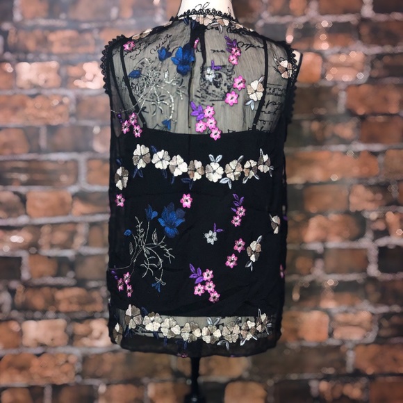 PM3  tahari sheer blouse embroidered floral design - Picture 4 of 8